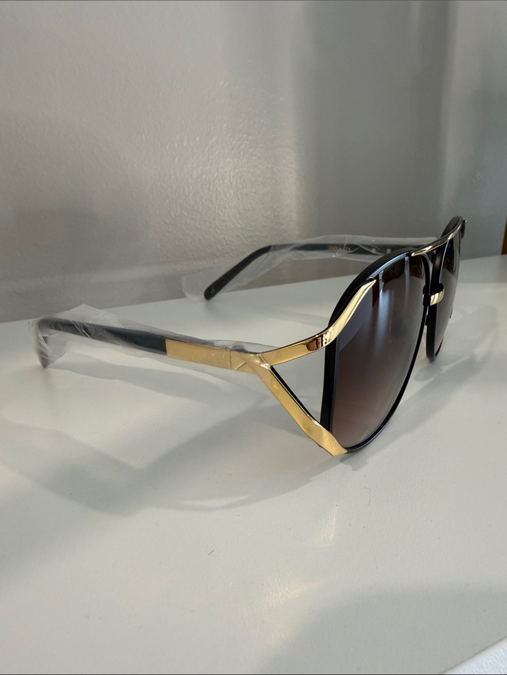 Wildfox Dynasty Oversized Aviator Black and Gold Sunglasses with Eyewear Case - Picture 9 of 15